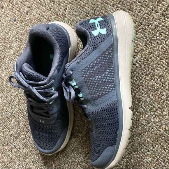 Ladies size 8.5 under armour sneakers - Picture 4 of 4